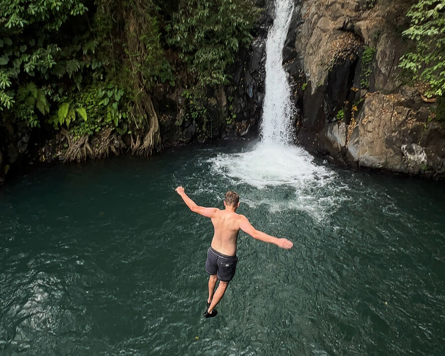 A man jumping into a pool to swim